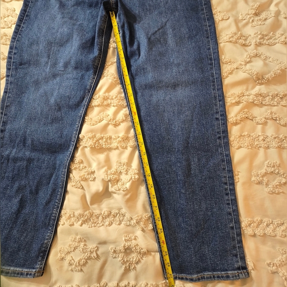 ✨SOLD✨Size 12 American Eagle Classic Blue Mom Jeans - Picture 13 of 16